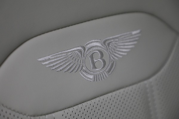 New 2025 Bentley Bentayga EWB V8 for sale $262,915 at Alfa Romeo of Greenwich in Greenwich CT 06830 18