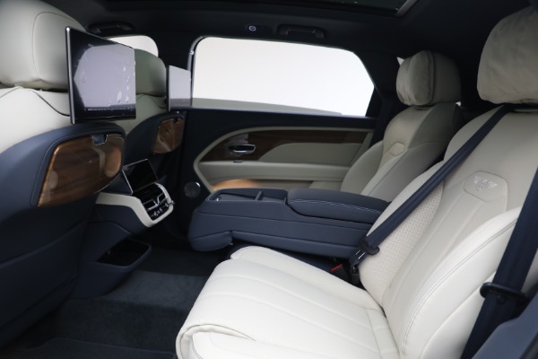 New 2025 Bentley Bentayga EWB V8 for sale $262,915 at Alfa Romeo of Greenwich in Greenwich CT 06830 20