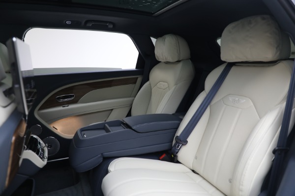 New 2025 Bentley Bentayga EWB V8 for sale $262,915 at Alfa Romeo of Greenwich in Greenwich CT 06830 21