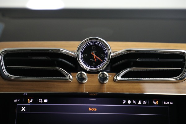 New 2025 Bentley Bentayga EWB V8 for sale $262,915 at Alfa Romeo of Greenwich in Greenwich CT 06830 22