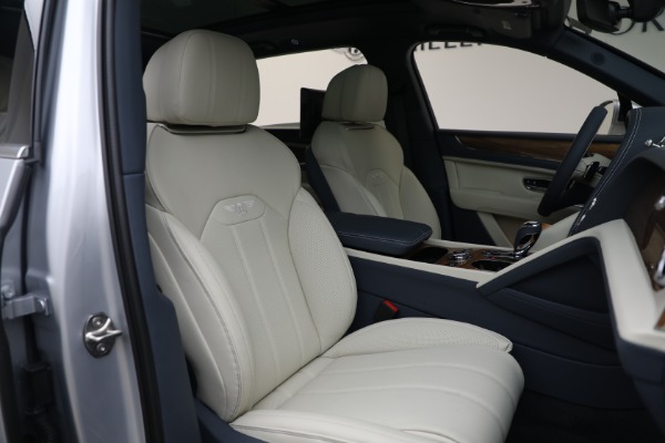 New 2025 Bentley Bentayga EWB V8 for sale $262,915 at Alfa Romeo of Greenwich in Greenwich CT 06830 25