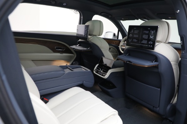 New 2025 Bentley Bentayga EWB V8 for sale $262,915 at Alfa Romeo of Greenwich in Greenwich CT 06830 26