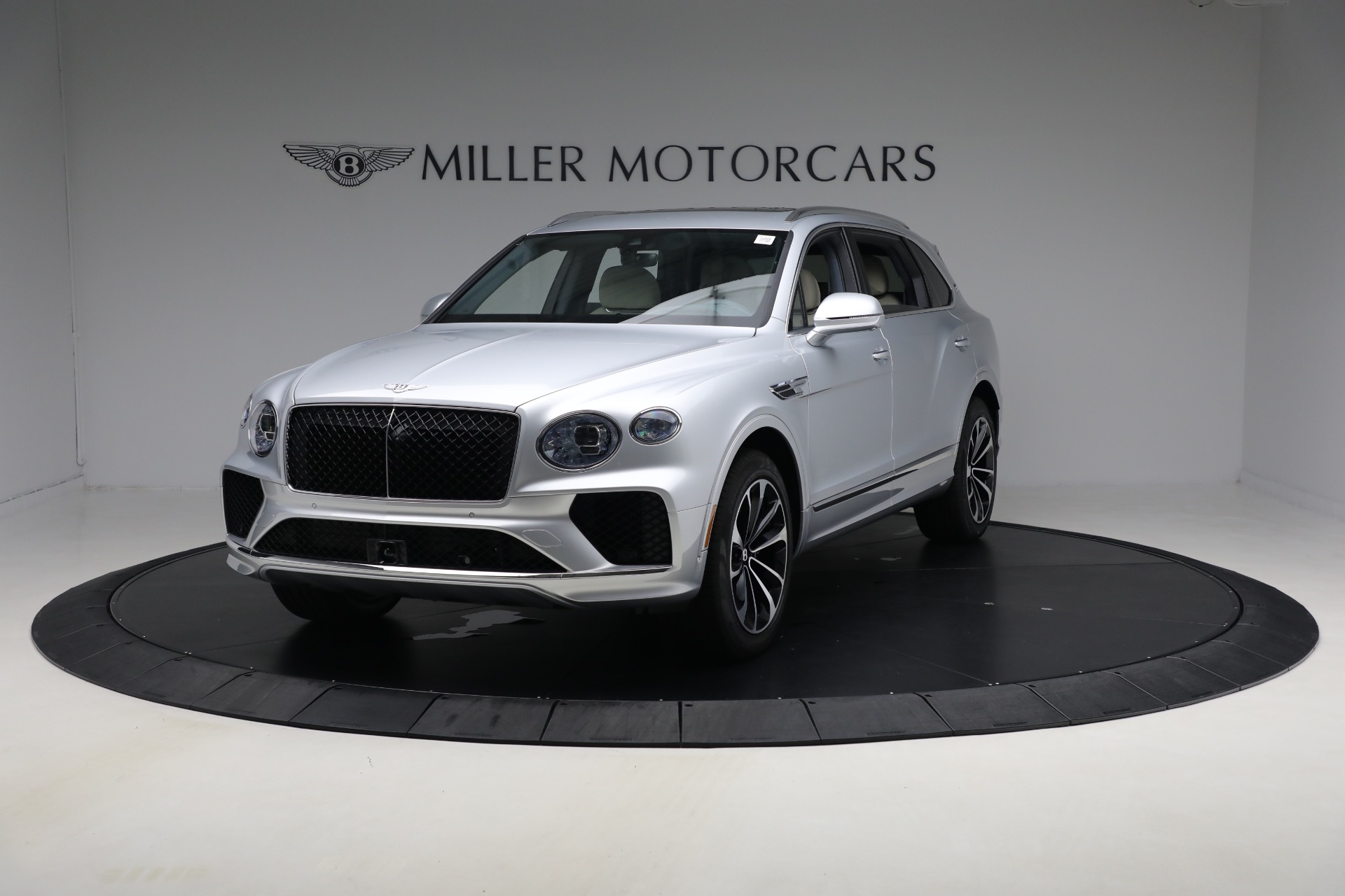 New 2025 Bentley Bentayga EWB V8 for sale $262,915 at Alfa Romeo of Greenwich in Greenwich CT 06830 1