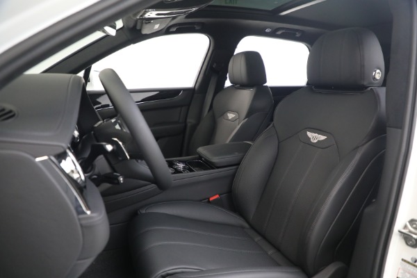 New 2025 Bentley Bentayga V8 for sale $199,900 at Alfa Romeo of Greenwich in Greenwich CT 06830 17