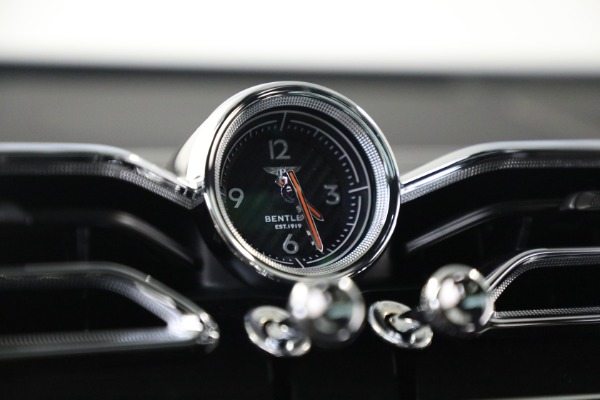 New 2025 Bentley Bentayga V8 for sale $199,900 at Alfa Romeo of Greenwich in Greenwich CT 06830 22