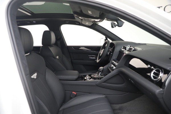 New 2025 Bentley Bentayga V8 for sale $199,900 at Alfa Romeo of Greenwich in Greenwich CT 06830 24