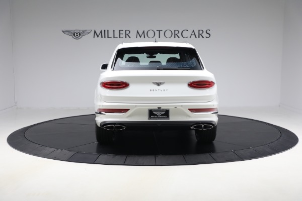 New 2025 Bentley Bentayga V8 for sale $199,900 at Alfa Romeo of Greenwich in Greenwich CT 06830 4