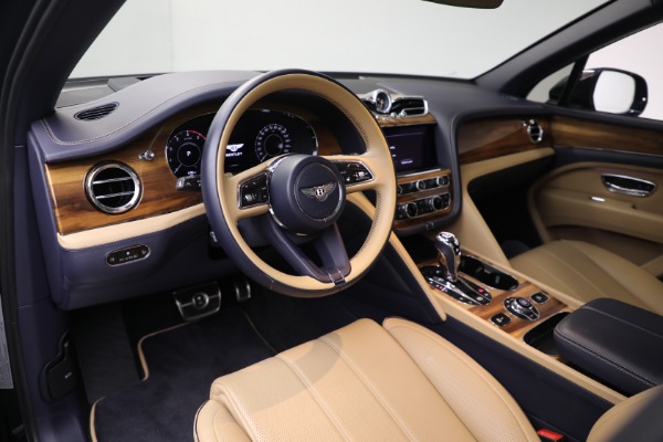 Used 2024 Bentley Bentayga EWB V8 for sale $204,900 at Alfa Romeo of Greenwich in Greenwich CT 06830 18