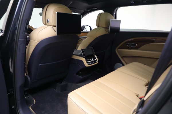 Used 2024 Bentley Bentayga EWB V8 for sale $204,900 at Alfa Romeo of Greenwich in Greenwich CT 06830 21
