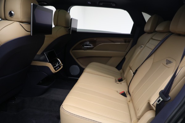 Used 2024 Bentley Bentayga EWB V8 for sale $204,900 at Alfa Romeo of Greenwich in Greenwich CT 06830 22