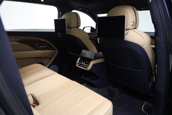Used 2024 Bentley Bentayga EWB V8 for sale $204,900 at Alfa Romeo of Greenwich in Greenwich CT 06830 24