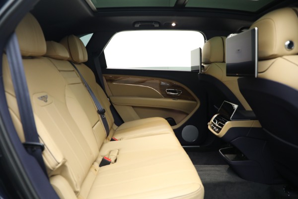 Used 2024 Bentley Bentayga EWB V8 for sale $204,900 at Alfa Romeo of Greenwich in Greenwich CT 06830 25
