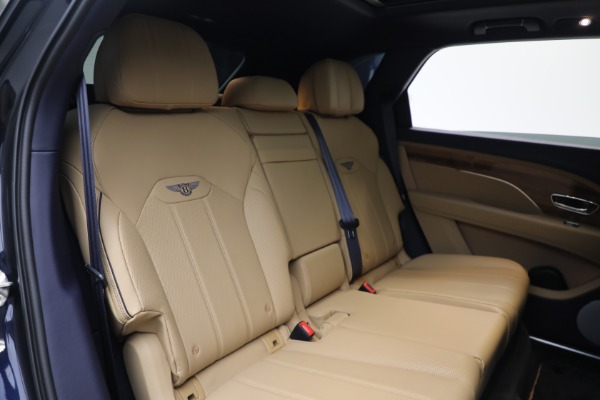Used 2024 Bentley Bentayga EWB V8 for sale $204,900 at Alfa Romeo of Greenwich in Greenwich CT 06830 26