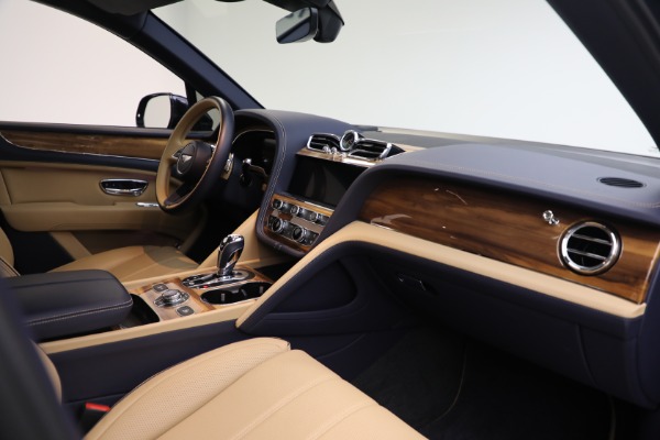 Used 2024 Bentley Bentayga EWB V8 for sale $204,900 at Alfa Romeo of Greenwich in Greenwich CT 06830 28