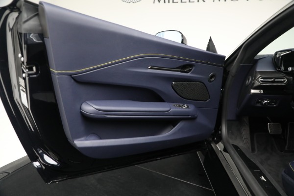 New 2026 Aston Martin Vantage for sale $240,400 at Alfa Romeo of Greenwich in Greenwich CT 06830 16