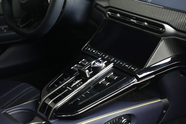 New 2026 Aston Martin Vantage for sale $240,400 at Alfa Romeo of Greenwich in Greenwich CT 06830 27