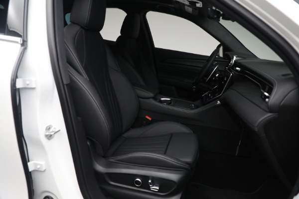 Used 2025 Maserati Grecale for sale $57,550 at Alfa Romeo of Greenwich in Greenwich CT 06830 16