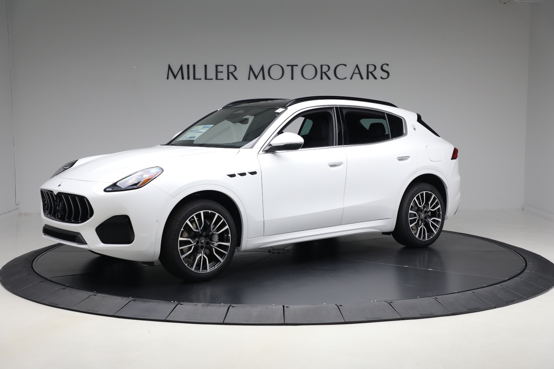 Used 2025 Maserati Grecale for sale $57,550 at Alfa Romeo of Greenwich in Greenwich CT 06830 1