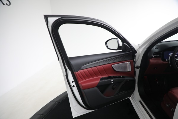 New 2025 Maserati Grecale for sale $82,286 at Alfa Romeo of Greenwich in Greenwich CT 06830 23