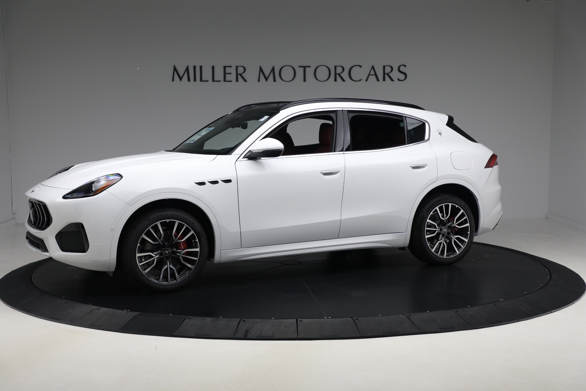 New 2025 Maserati Grecale for sale $82,286 at Alfa Romeo of Greenwich in Greenwich CT 06830 1