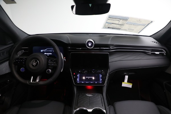 New 2025 Maserati Grecale for sale $77,466 at Alfa Romeo of Greenwich in Greenwich CT 06830 23