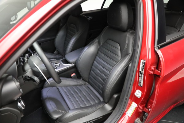 Used 2022 Alfa Romeo Giulia Veloce for sale Sold at Alfa Romeo of Greenwich in Greenwich CT 06830 15