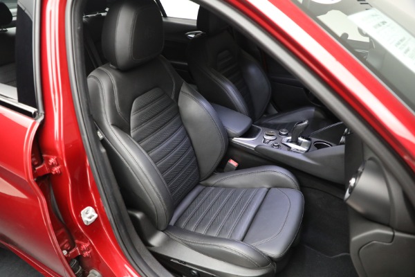 Used 2022 Alfa Romeo Giulia Veloce for sale Sold at Alfa Romeo of Greenwich in Greenwich CT 06830 17