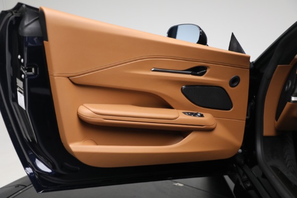 New 2026 Aston Martin Vantage for sale $240,100 at Alfa Romeo of Greenwich in Greenwich CT 06830 16