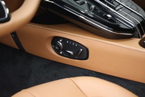New 2026 Aston Martin Vantage for sale $240,100 at Alfa Romeo of Greenwich in Greenwich CT 06830 22