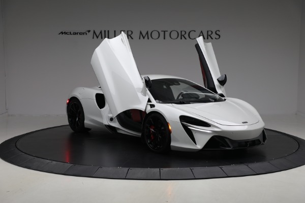 New 2026 McLaren Artura TechLux for sale $304,500 at Alfa Romeo of Greenwich in Greenwich CT 06830 20