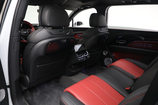 Used 2025 Bentley Bentayga EWB Azure V8 for sale $255,900 at Alfa Romeo of Greenwich in Greenwich CT 06830 18