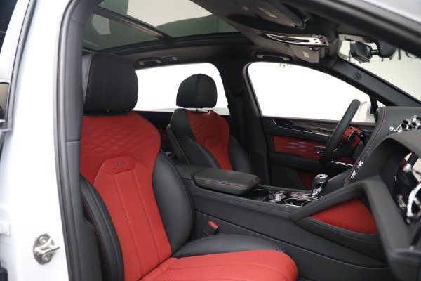 Used 2025 Bentley Bentayga EWB Azure V8 for sale $255,900 at Alfa Romeo of Greenwich in Greenwich CT 06830 23