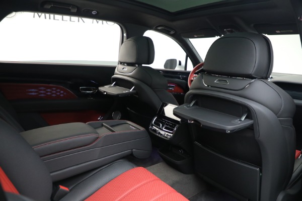Used 2025 Bentley Bentayga EWB Azure V8 for sale $255,900 at Alfa Romeo of Greenwich in Greenwich CT 06830 24
