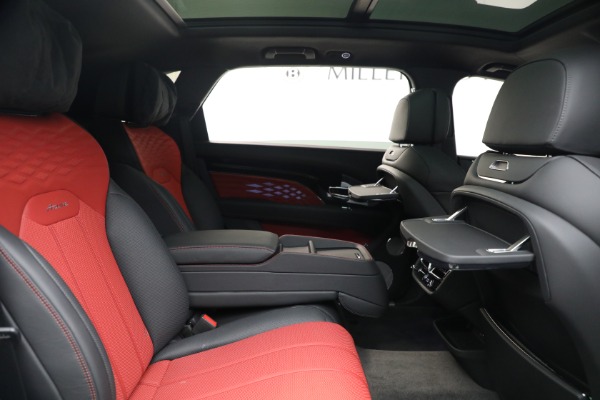 Used 2025 Bentley Bentayga EWB Azure V8 for sale $255,900 at Alfa Romeo of Greenwich in Greenwich CT 06830 25