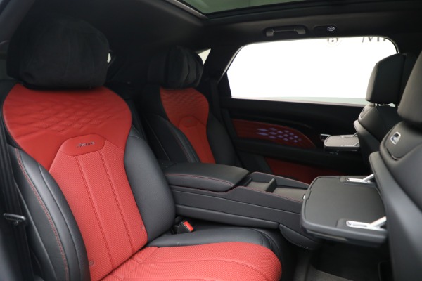 Used 2025 Bentley Bentayga EWB Azure V8 for sale $255,900 at Alfa Romeo of Greenwich in Greenwich CT 06830 26