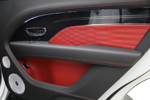 Used 2025 Bentley Bentayga EWB Azure V8 for sale $255,900 at Alfa Romeo of Greenwich in Greenwich CT 06830 27