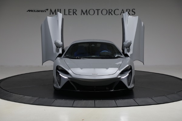 Used 2023 McLaren Artura for sale $184,900 at Alfa Romeo of Greenwich in Greenwich CT 06830 13