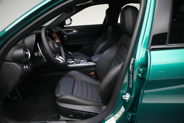 New 2025 Alfa Romeo Giulia Intensa for sale Sold at Alfa Romeo of Greenwich in Greenwich CT 06830 16