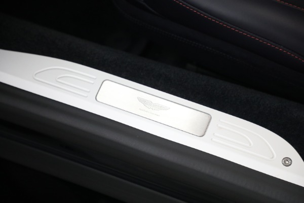 New 2026 Aston Martin Vantage Roadster for sale $253,800 at Alfa Romeo of Greenwich in Greenwich CT 06830 28