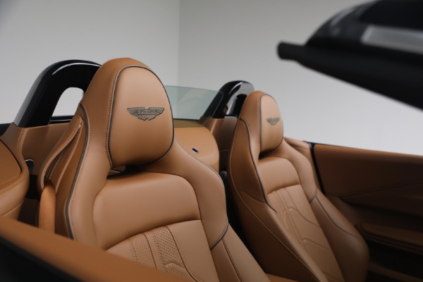 New 2026 Aston Martin Vantage Roadster for sale $260,300 at Alfa Romeo of Greenwich in Greenwich CT 06830 26