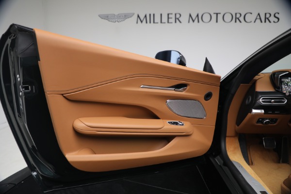 New 2026 Aston Martin Vantage Roadster for sale $260,300 at Alfa Romeo of Greenwich in Greenwich CT 06830 28
