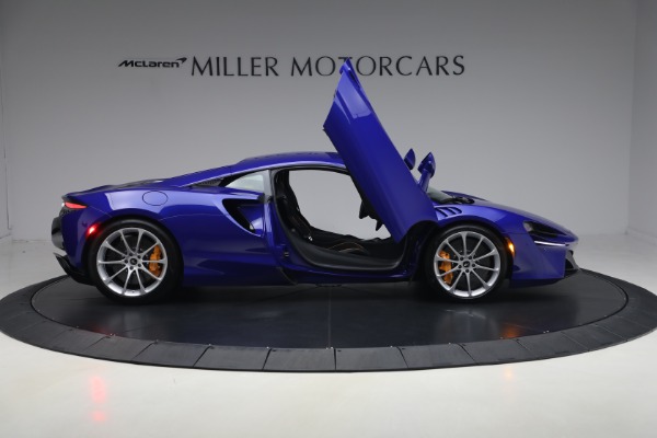 Used 2024 McLaren Artura Vision for sale $197,900 at Alfa Romeo of Greenwich in Greenwich CT 06830 19