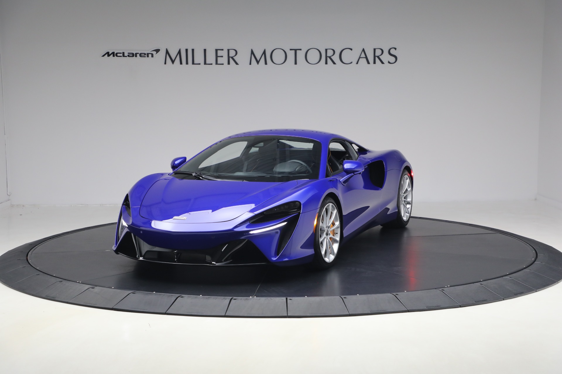 Used 2024 McLaren Artura Vision for sale $197,900 at Alfa Romeo of Greenwich in Greenwich CT 06830 1