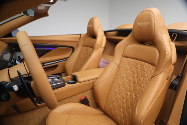 New 2026 Aston Martin Vanquish Volante for sale $581,800 at Alfa Romeo of Greenwich in Greenwich CT 06830 27
