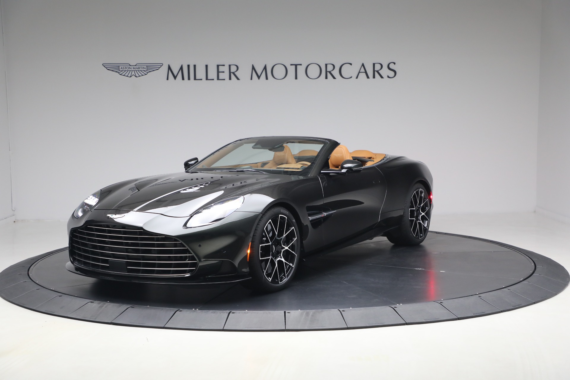 New 2026 Aston Martin Vanquish Volante for sale $581,800 at Alfa Romeo of Greenwich in Greenwich CT 06830 1