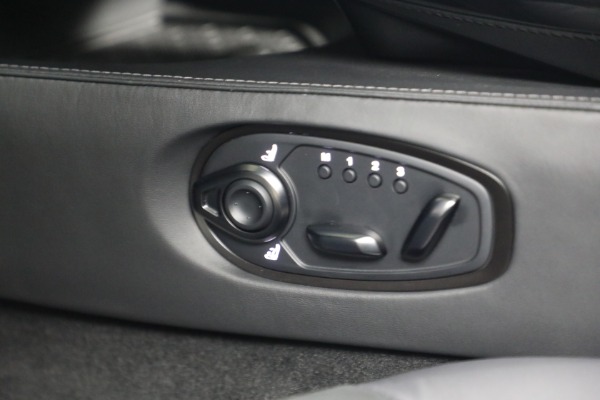 Used 2025 Aston Martin Vantage for sale $192,900 at Alfa Romeo of Greenwich in Greenwich CT 06830 19