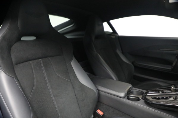 Used 2025 Aston Martin Vantage for sale $192,900 at Alfa Romeo of Greenwich in Greenwich CT 06830 25
