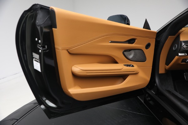 New 2026 Aston Martin Vantage Roadster for sale $265,600 at Alfa Romeo of Greenwich in Greenwich CT 06830 25