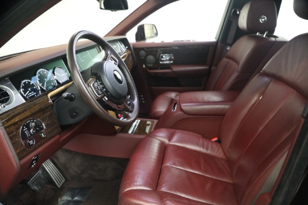 Used 2018 Rolls-Royce Phantom EWB for sale $309,900 at Alfa Romeo of Greenwich in Greenwich CT 06830 13