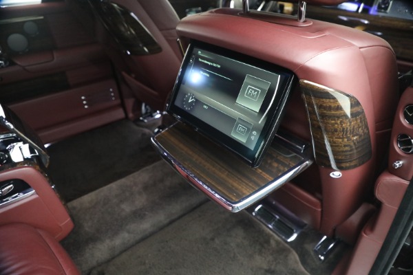 Used 2018 Rolls-Royce Phantom EWB for sale $309,900 at Alfa Romeo of Greenwich in Greenwich CT 06830 23